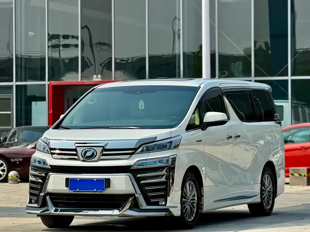 Toyota Vellfire — фото 1