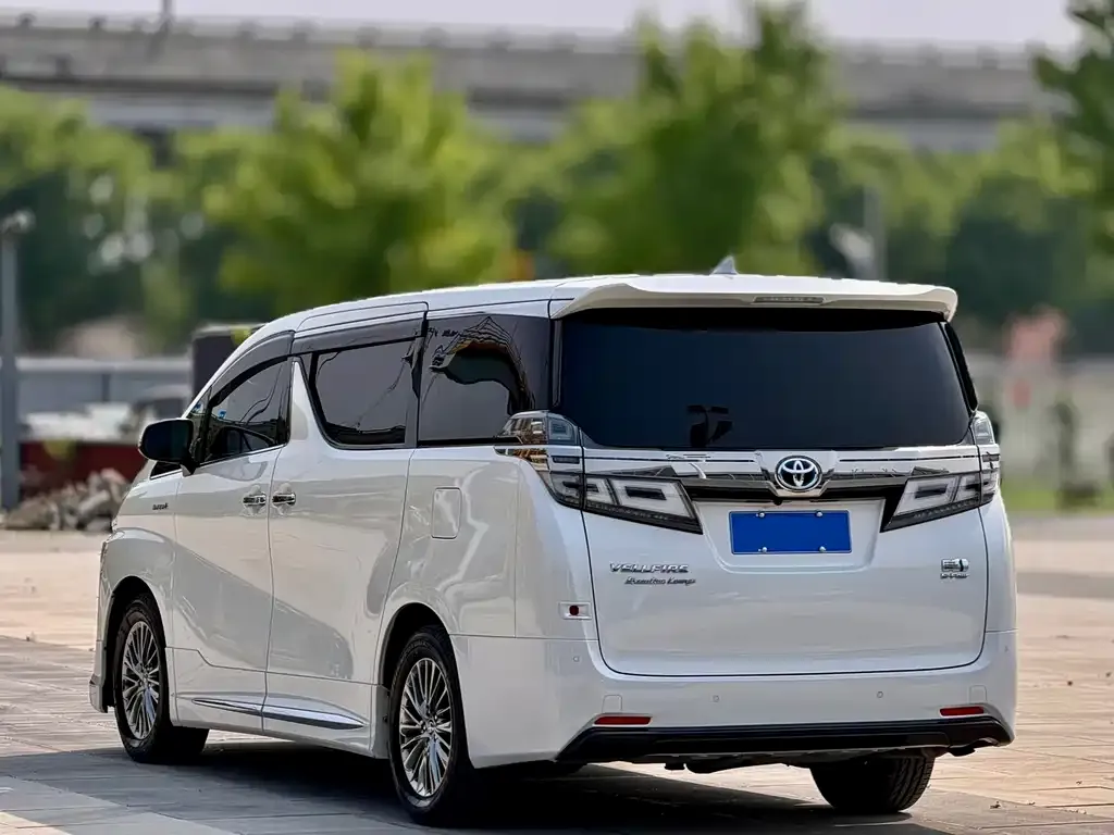 Toyota Vellfire — фото 5