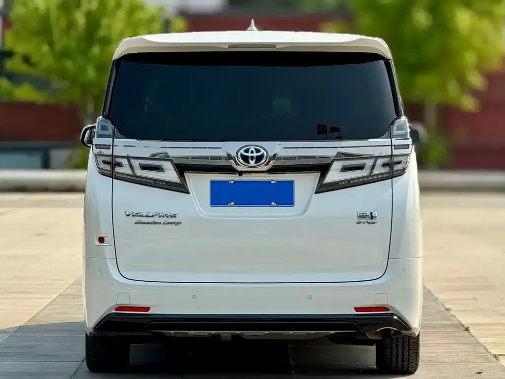 Toyota Vellfire — фото 2