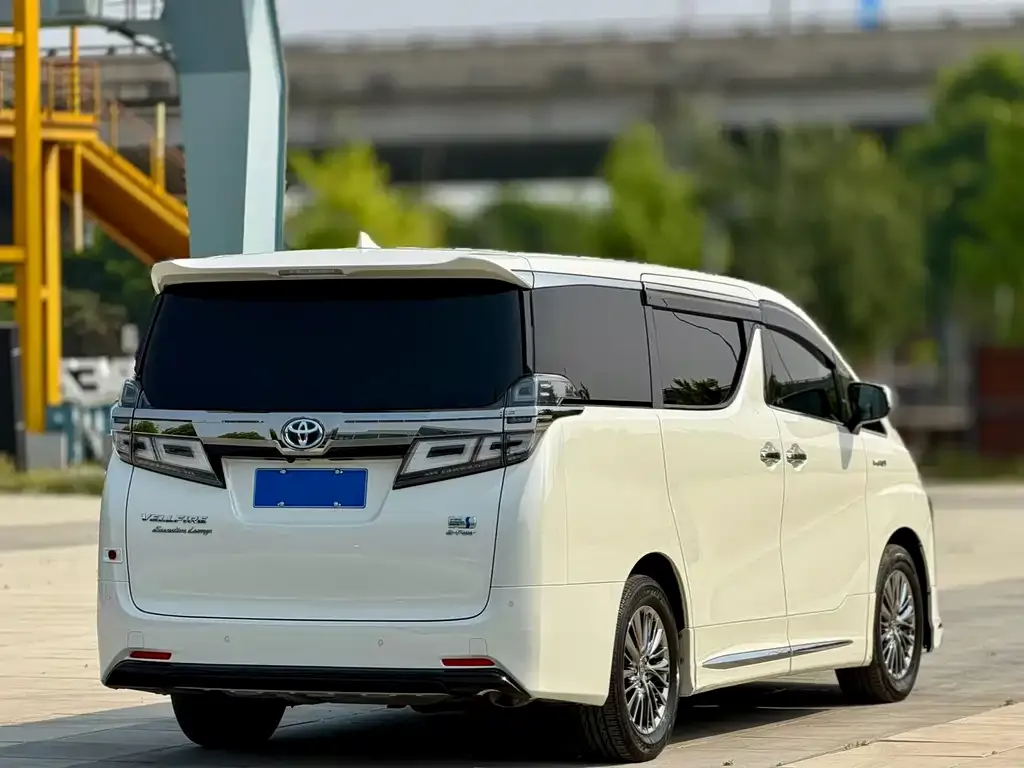Toyota Vellfire — фото 3