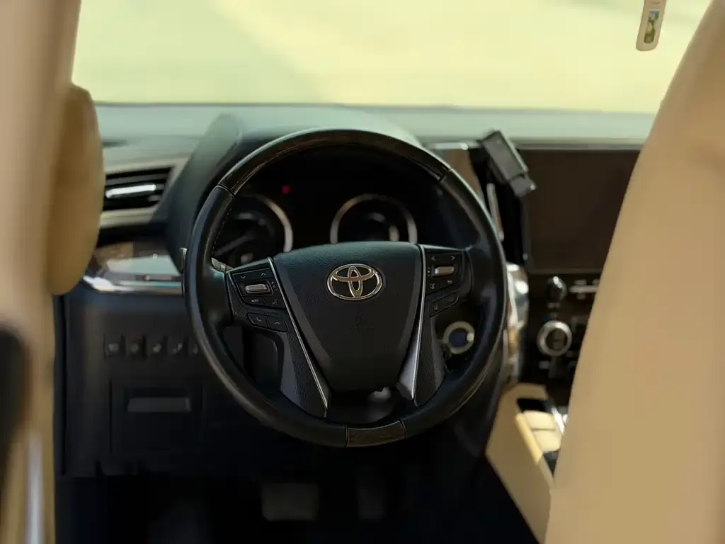 Toyota Vellfire — фото 4