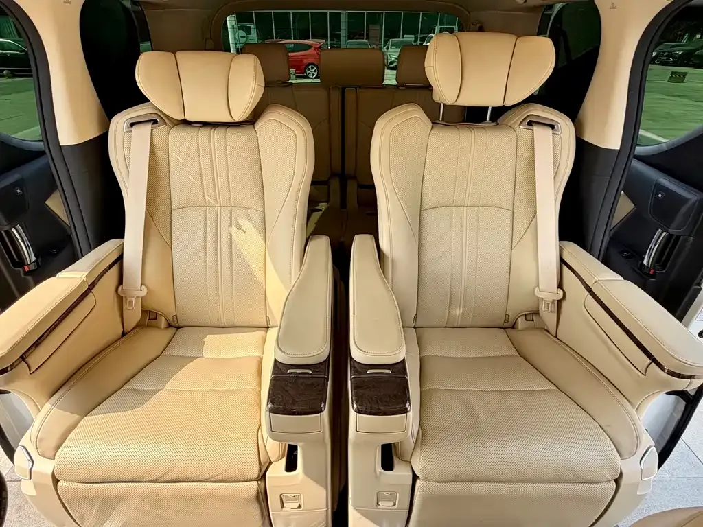 Toyota Vellfire — фото 9