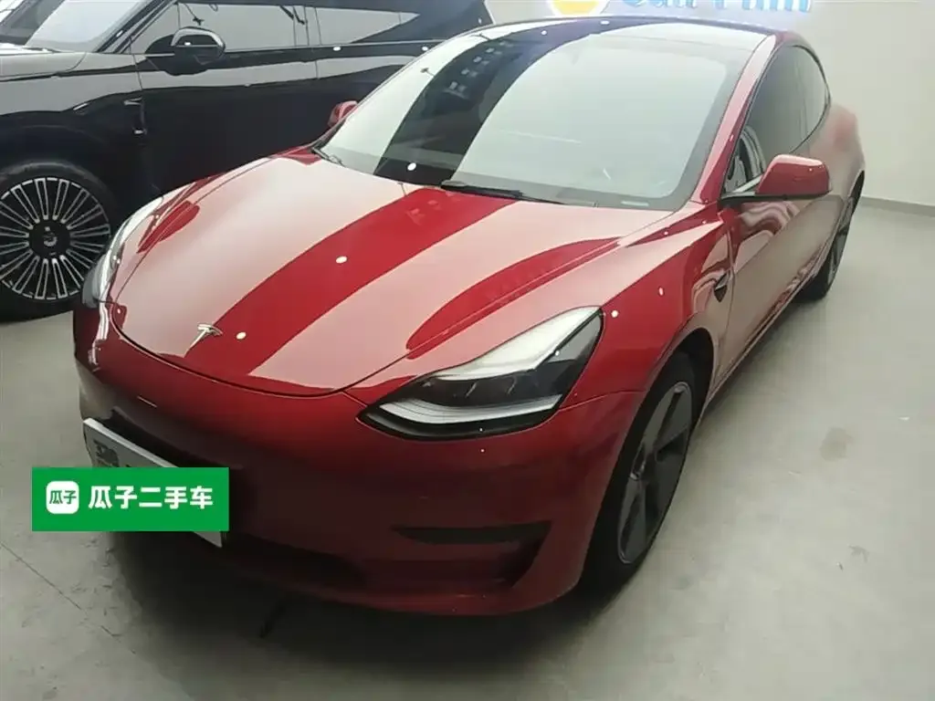Tesla Model 3 — фото 1