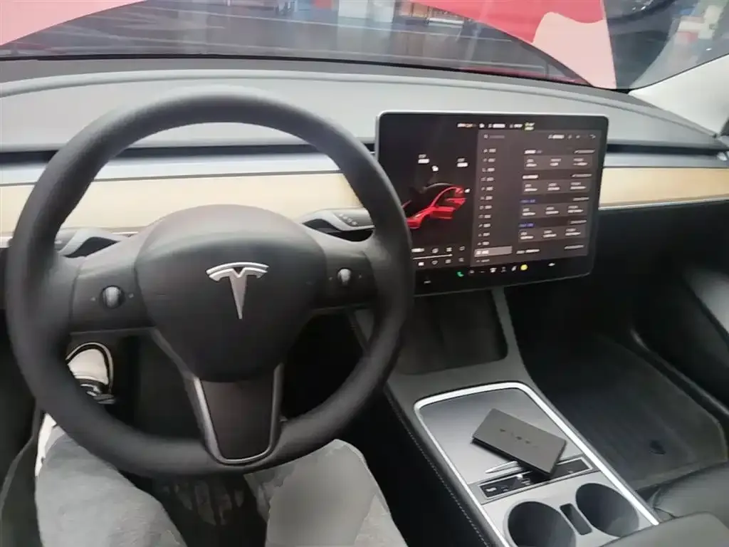 Tesla Model 3 — фото 8