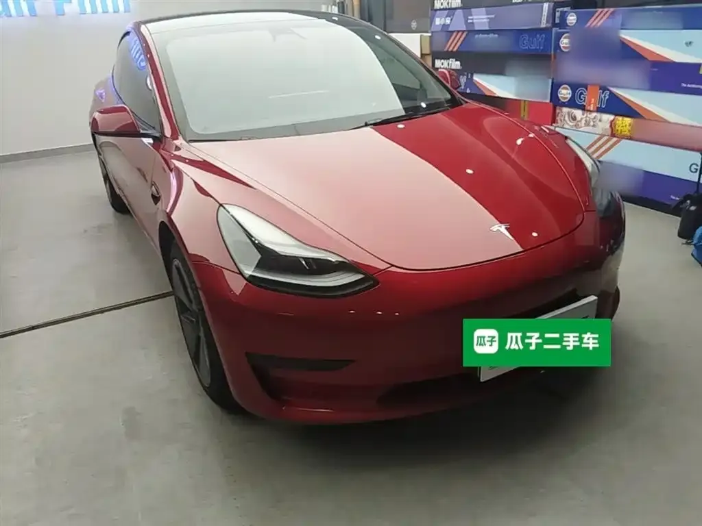 Tesla Model 3 — фото 10