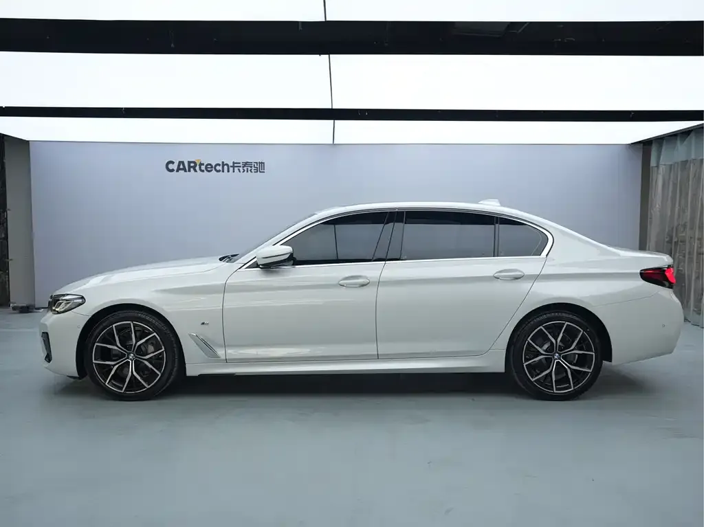 BMW 5 Series — фото 5
