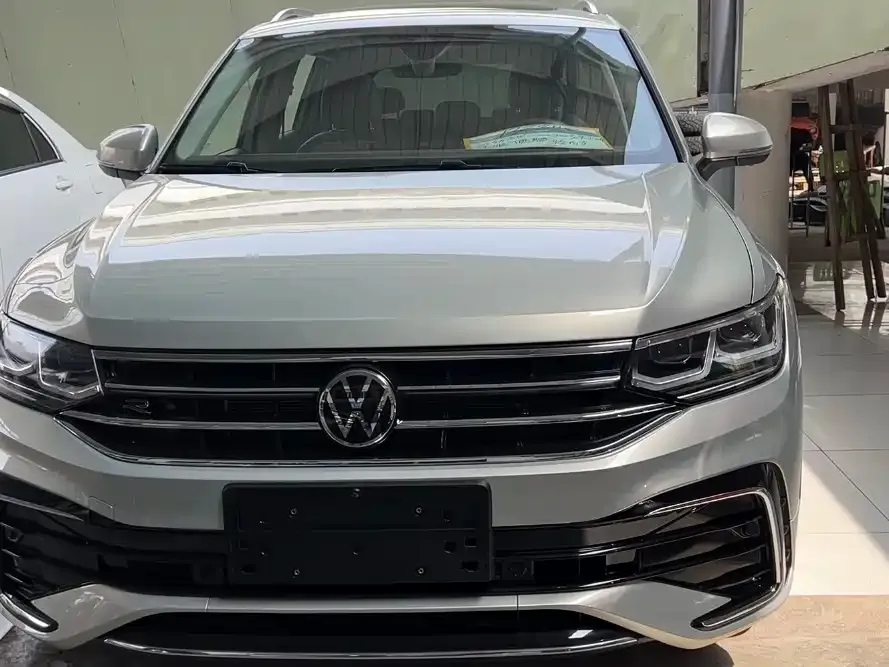 Volkswagen Tiguan L — фото 6