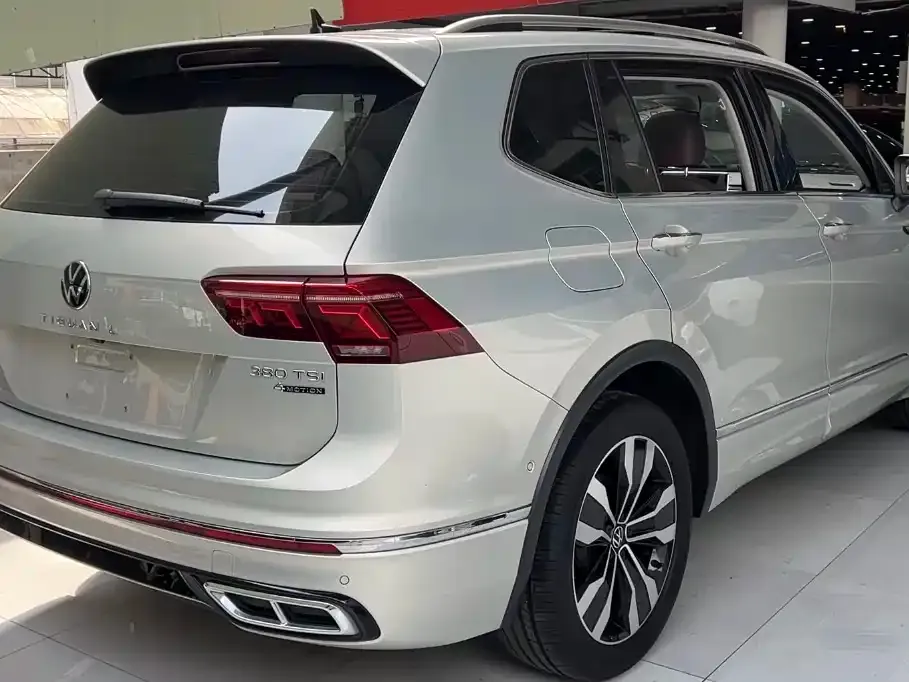 Volkswagen Tiguan L — фото 9