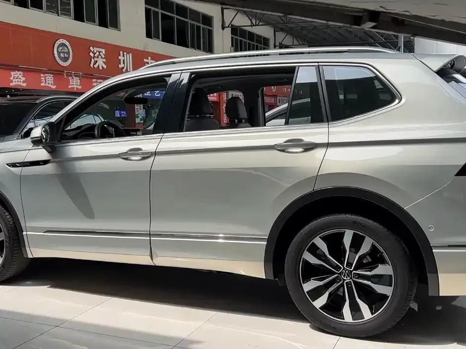 Volkswagen Tiguan L — фото 8