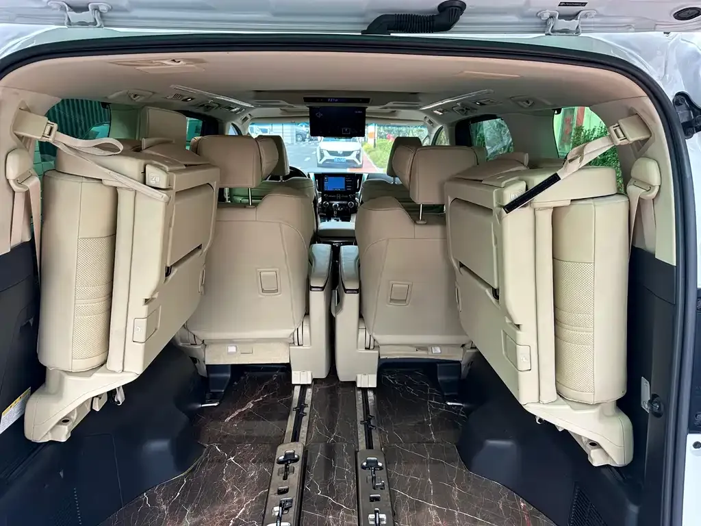Toyota Alphard — фото 7
