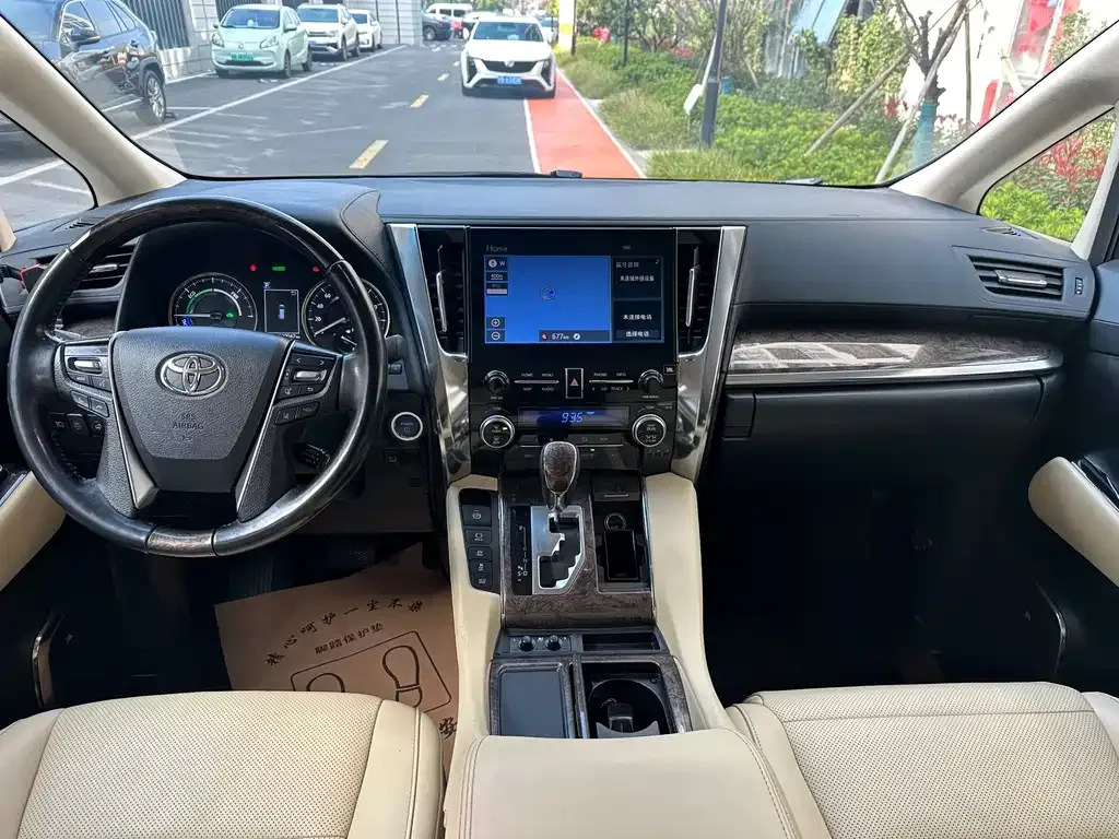 Toyota Alphard — фото 8