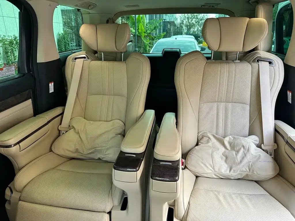 Toyota Alphard — фото 9