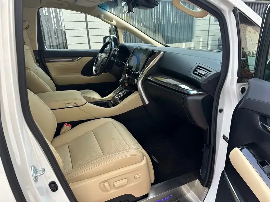Toyota Alphard — фото 3