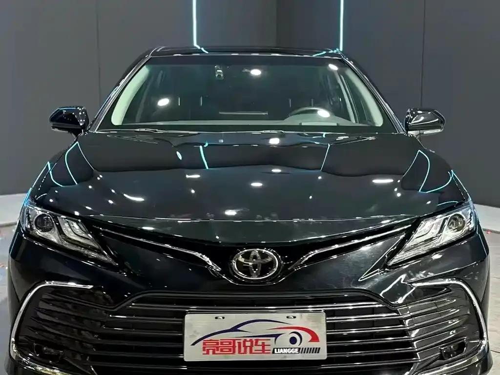 Toyota Camry — фото 4