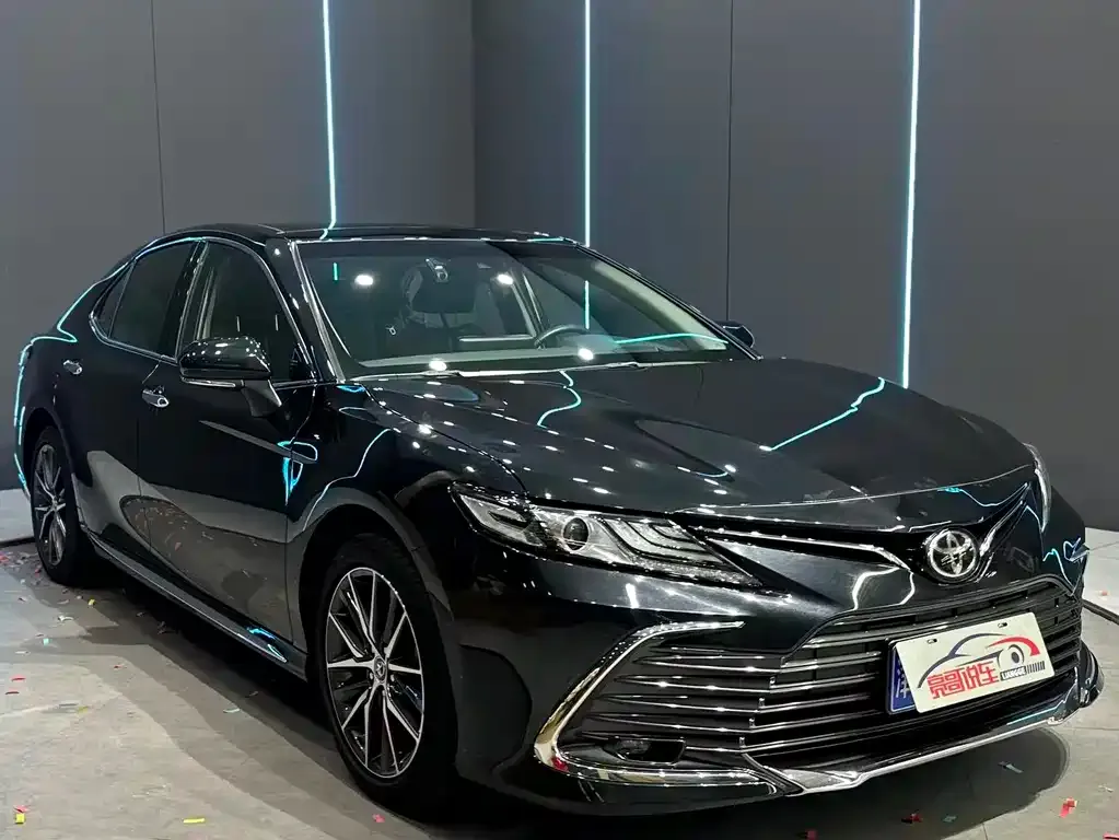 Toyota Camry — фото 5