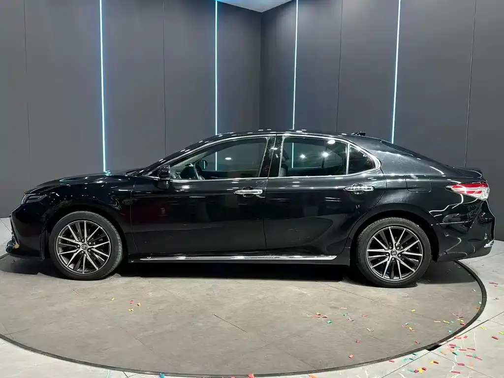 Toyota Camry — фото 3