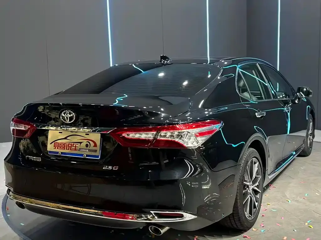Toyota Camry — фото 7