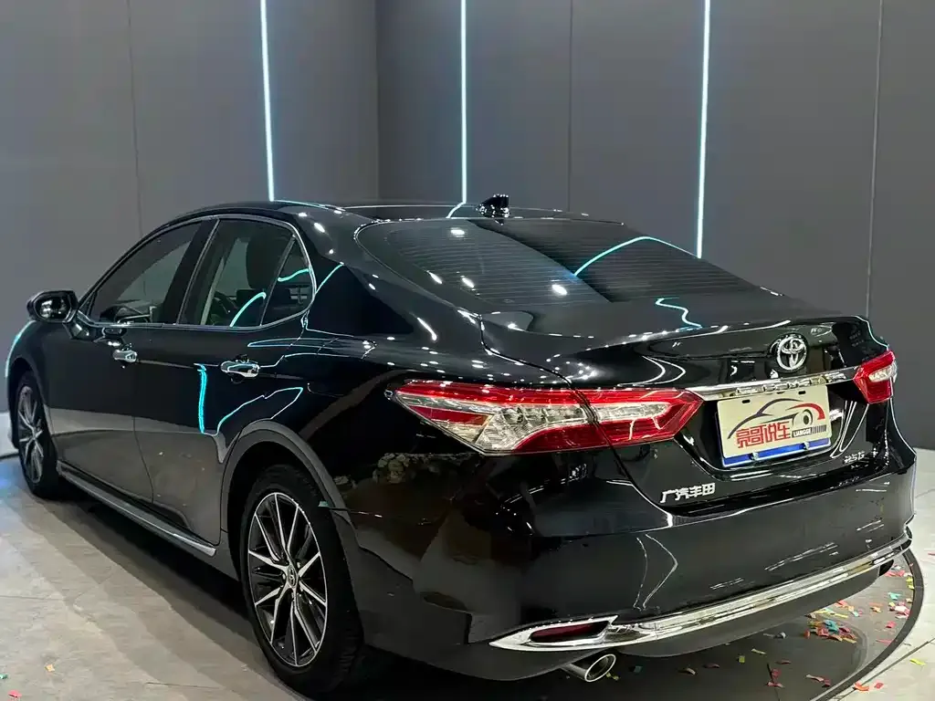 Toyota Camry — фото 2