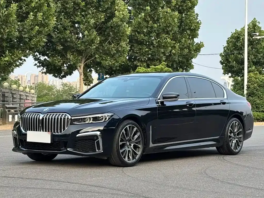 BMW 7 Series — фото 1