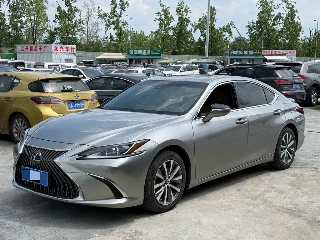 Lexus ES — фото 1