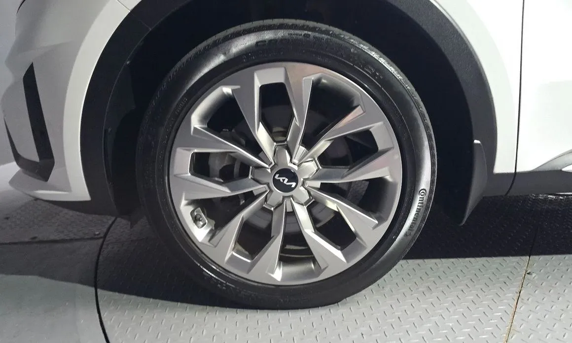 Kia Sorento — фото 6