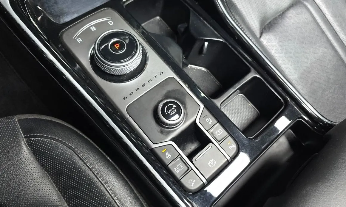 Kia Sorento — фото 8