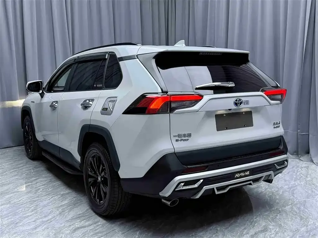 Toyota RAV4 — фото 4
