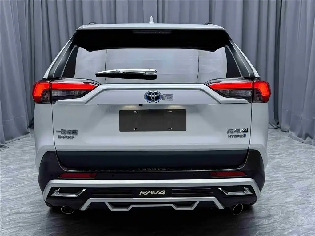 Toyota RAV4 — фото 6