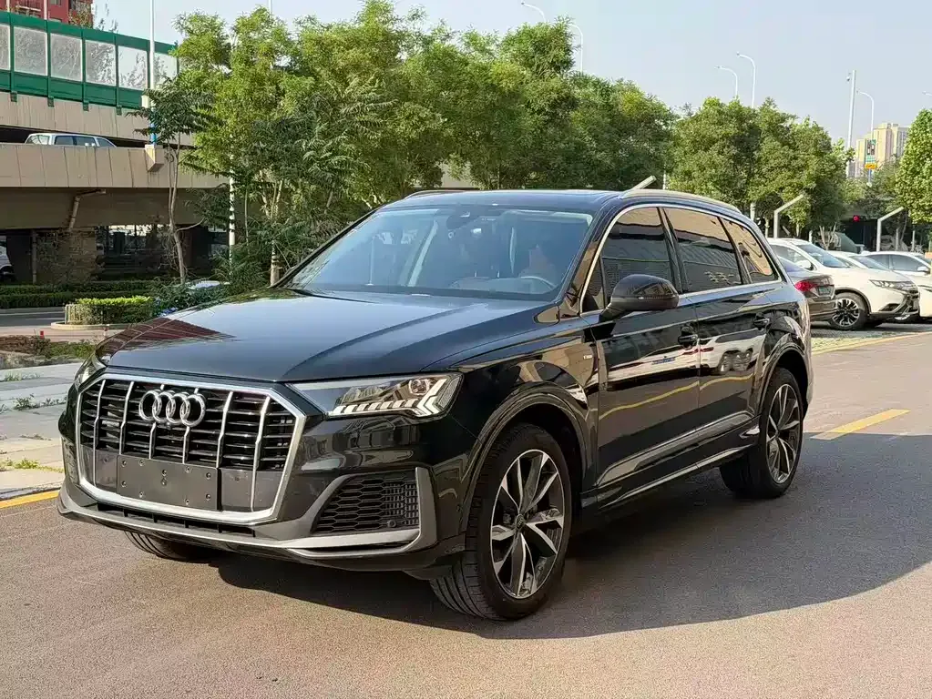 Audi Q7 — фото 1