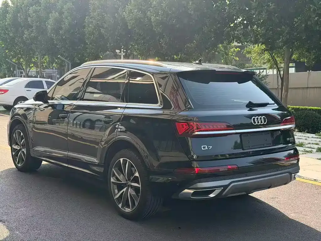 Audi Q7 — фото 9
