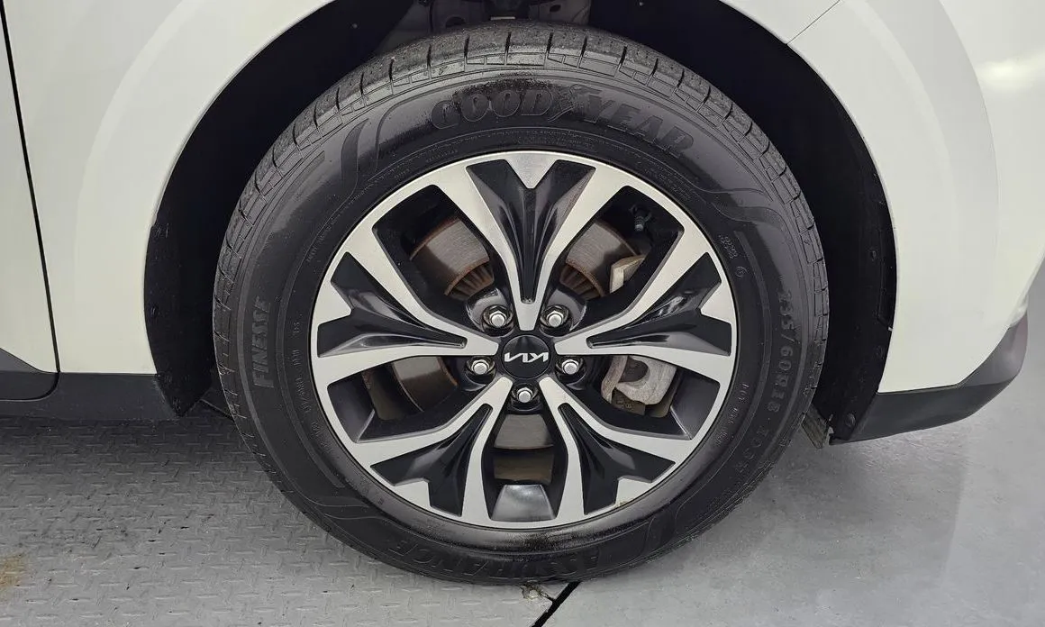 Kia Carnival — фото 10