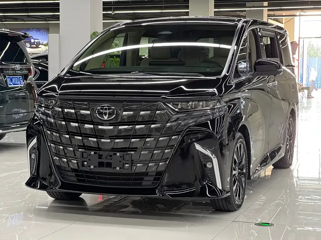 Toyota Alphard — фото 1