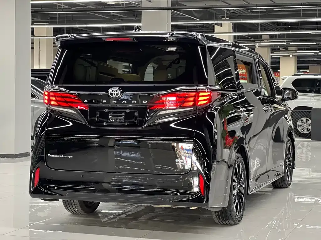 Toyota Alphard — фото 6