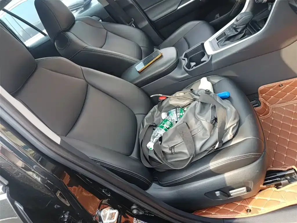 Toyota RAV4 — фото 10