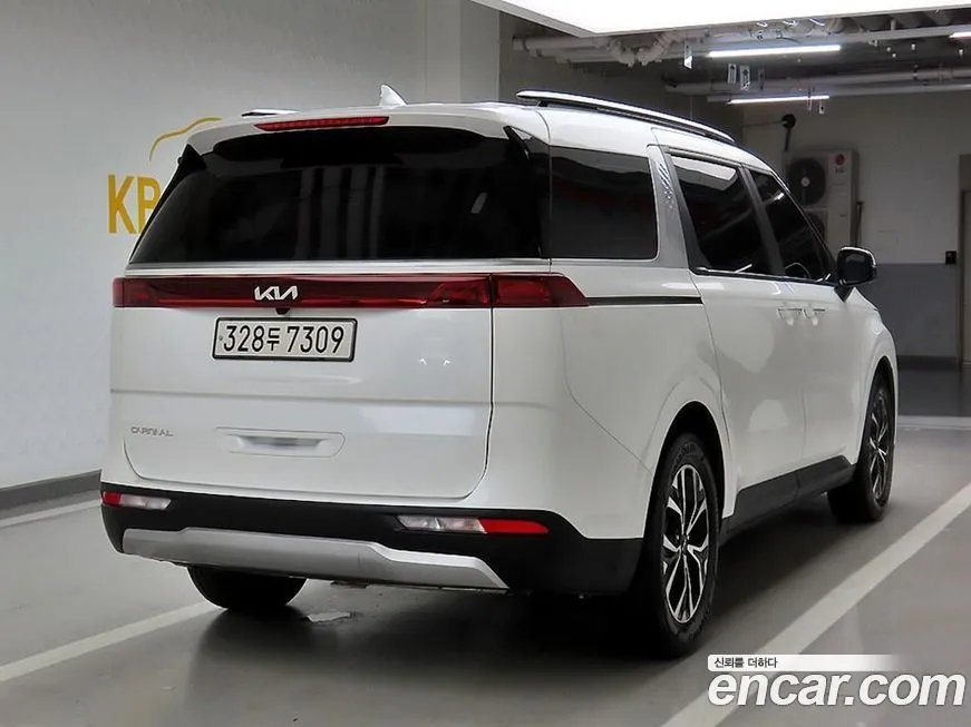 Kia Carnival — фото 4
