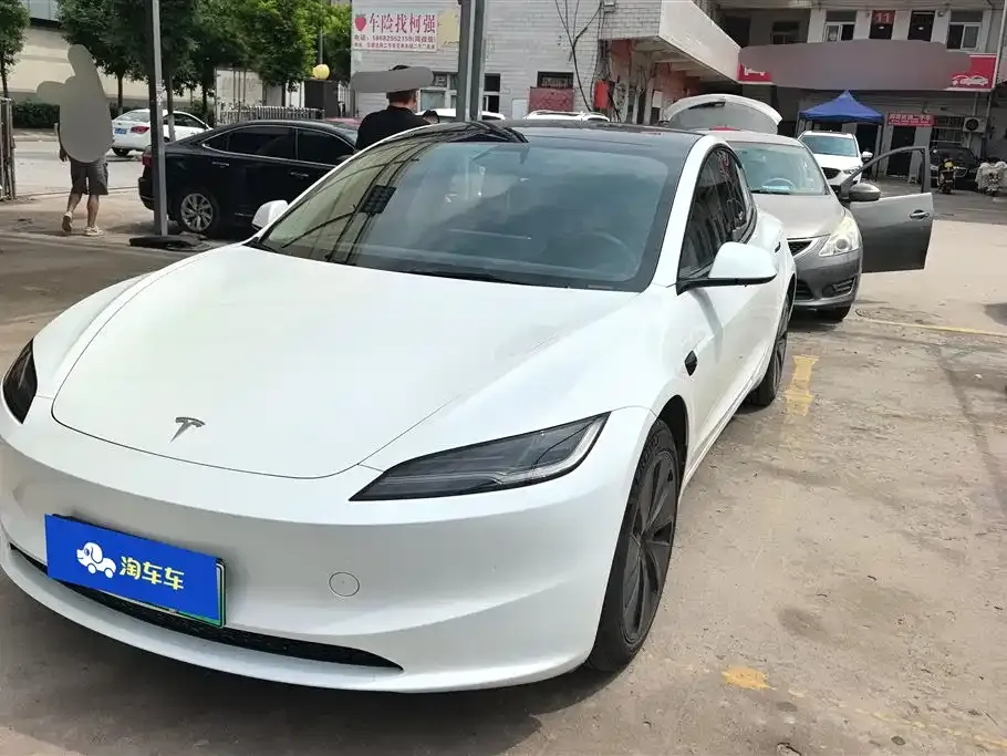 Tesla Model 3 — фото 1