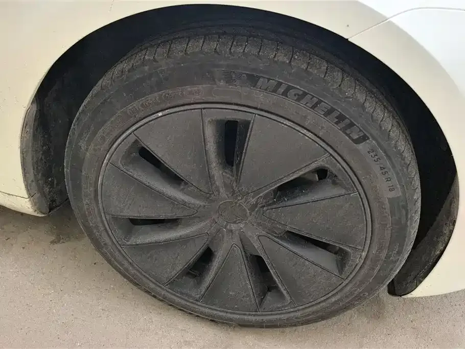 Tesla Model 3 — фото 3