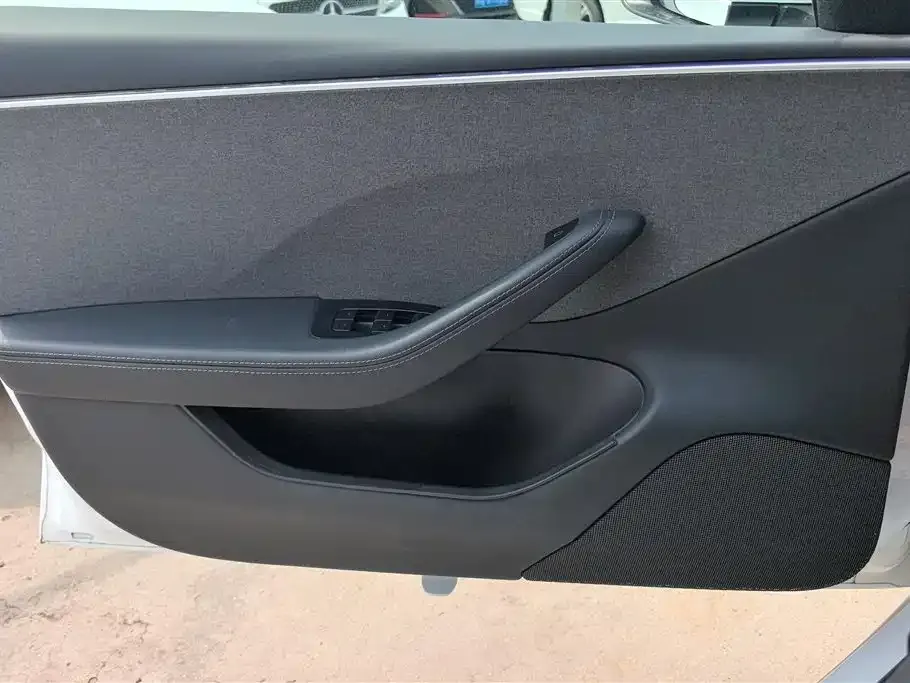 Tesla Model 3 — фото 10
