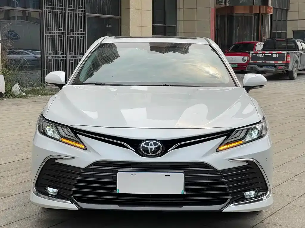 Toyota Camry — фото 4