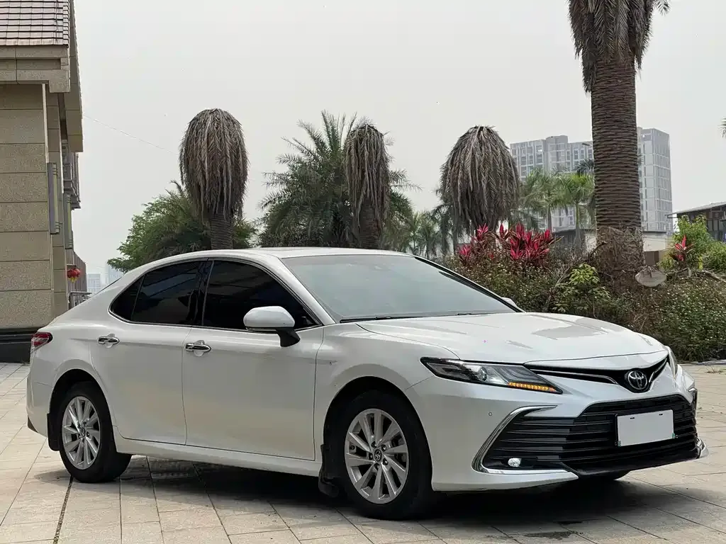 Toyota Camry — фото 7