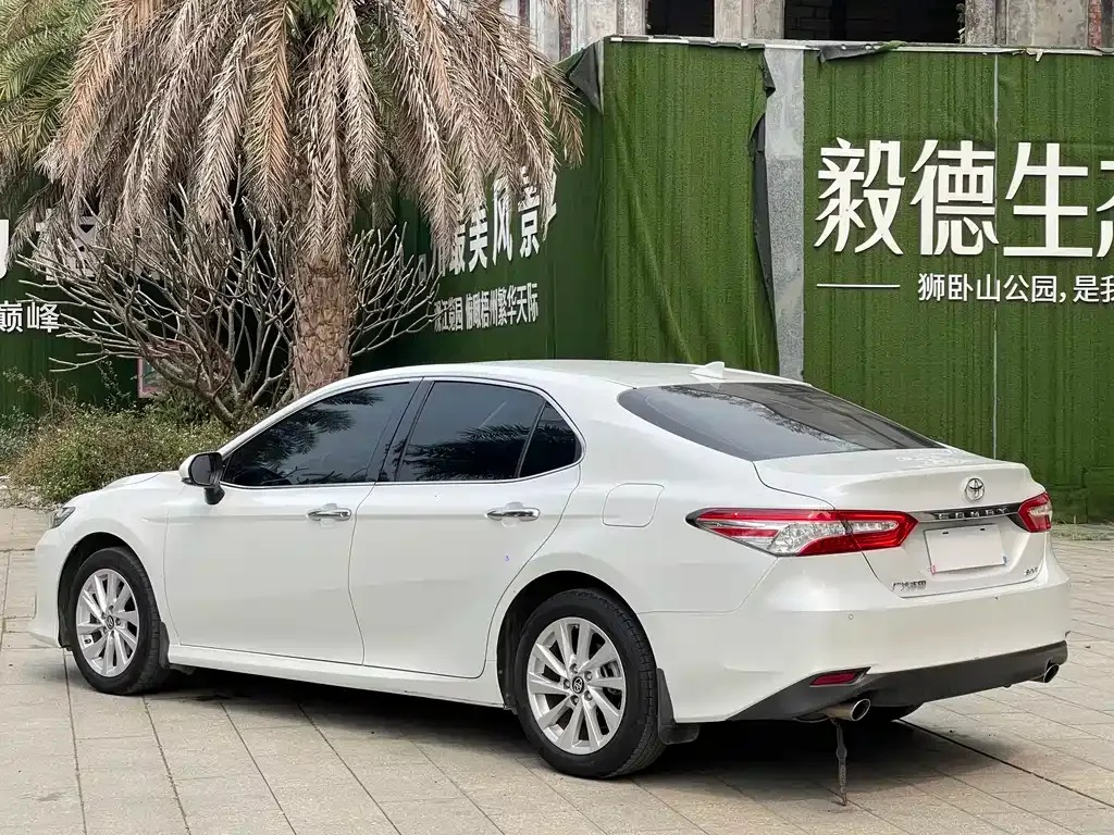 Toyota Camry — фото 8