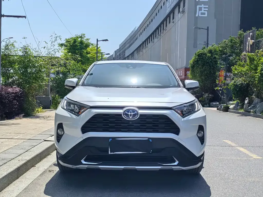 Toyota RAV4 — фото 7