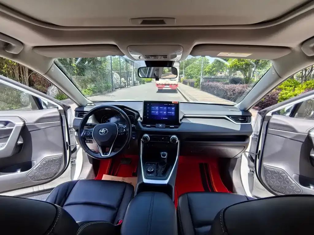 Toyota RAV4 — фото 3