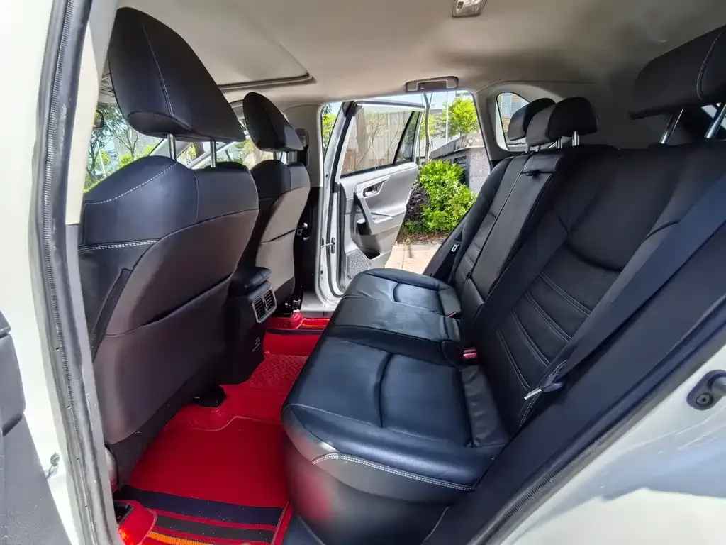 Toyota RAV4 — фото 2