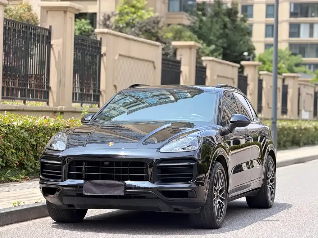 Porsche Cayenne — фото 1