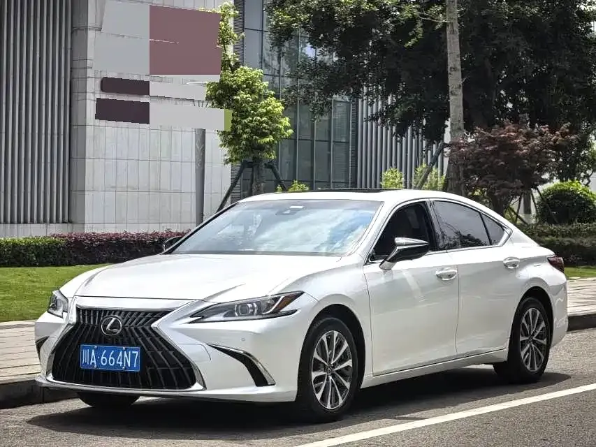 Lexus ES — фото 1