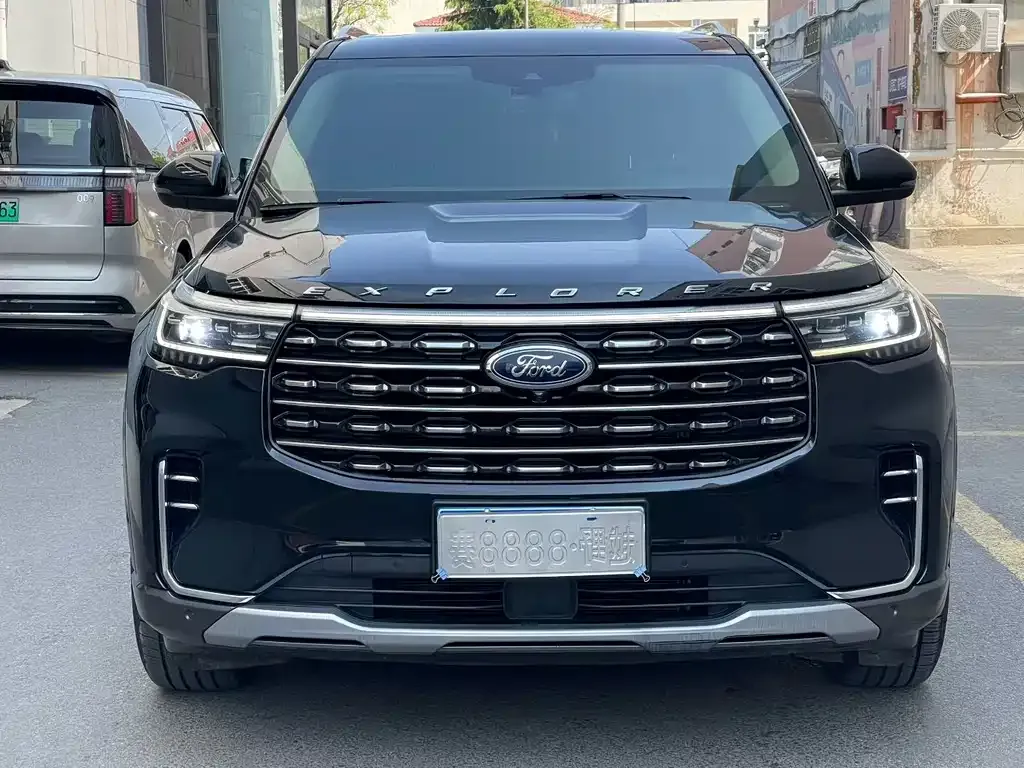 Ford Explorer — фото 1