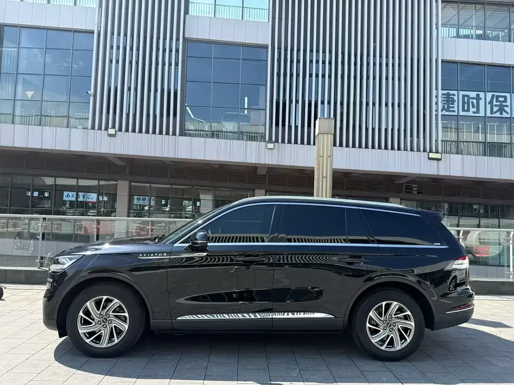 Lincoln Aviator — фото 8