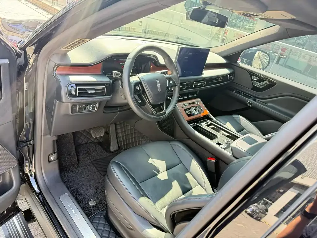 Lincoln Aviator — фото 10