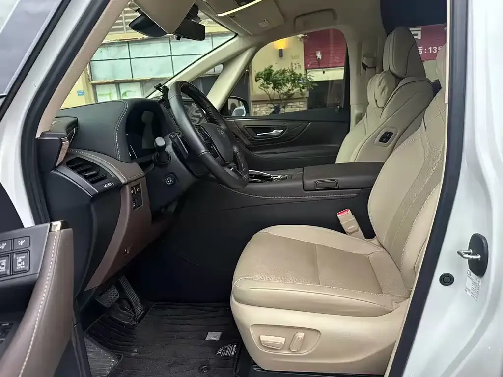Toyota Alphard — фото 5